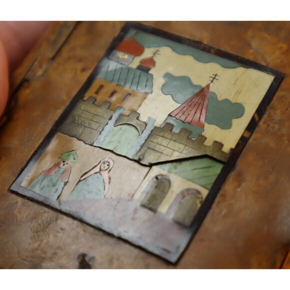 Russian Imperial Era Burl Cigarette Box Inlaid Babushka Scene Lid - Picture 9 of 10